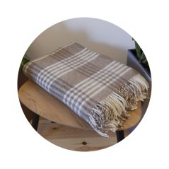 Vlněná deka se střapci – 100% ovčí vlna, 400 g/m2, károvaná Hnědo - bílá